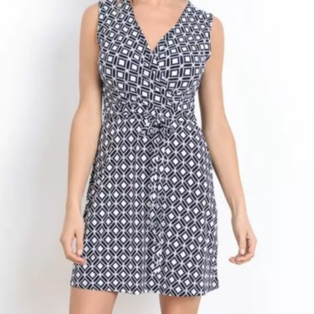 Gilli S Black White V-Neck Sleeveless Dress